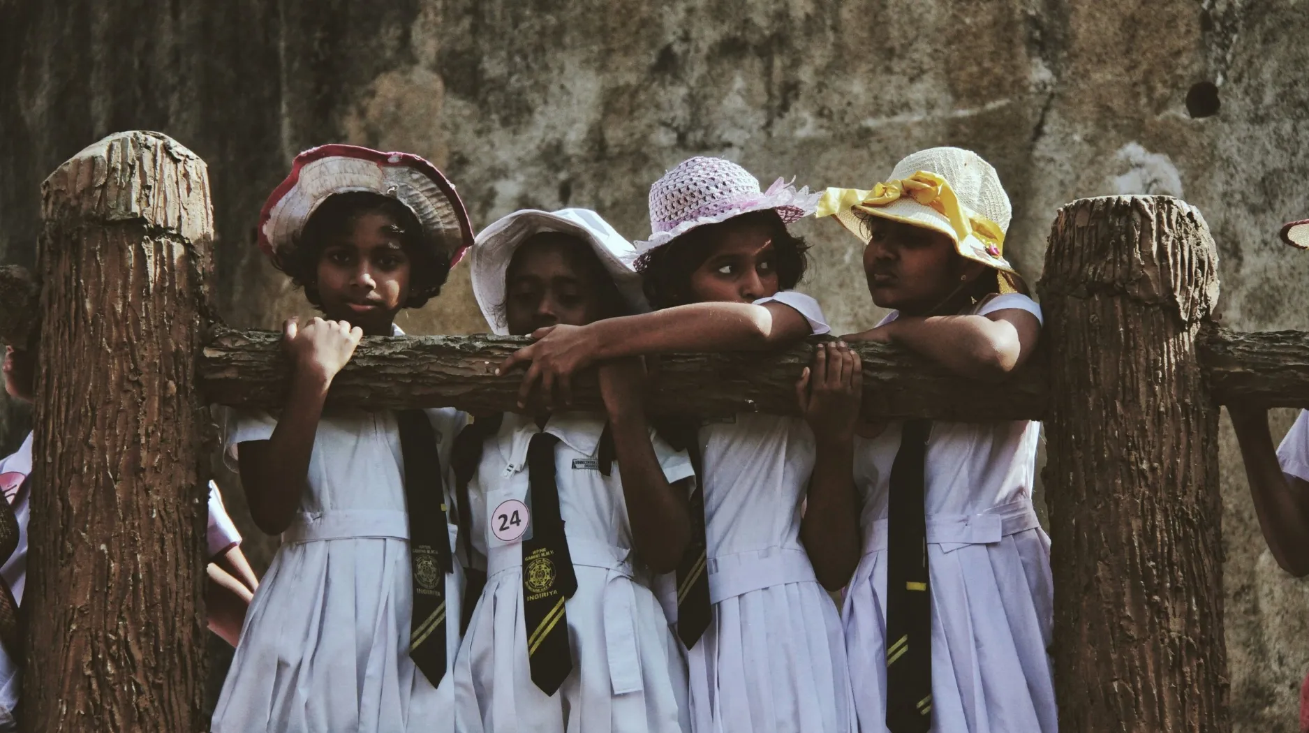 enfantg sri lankais durant le voyage sortant de l ecole