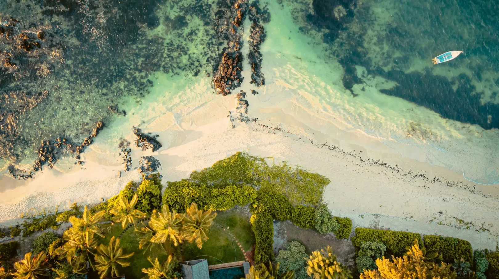 plage sable a l'île maurice pour nos circuits détente